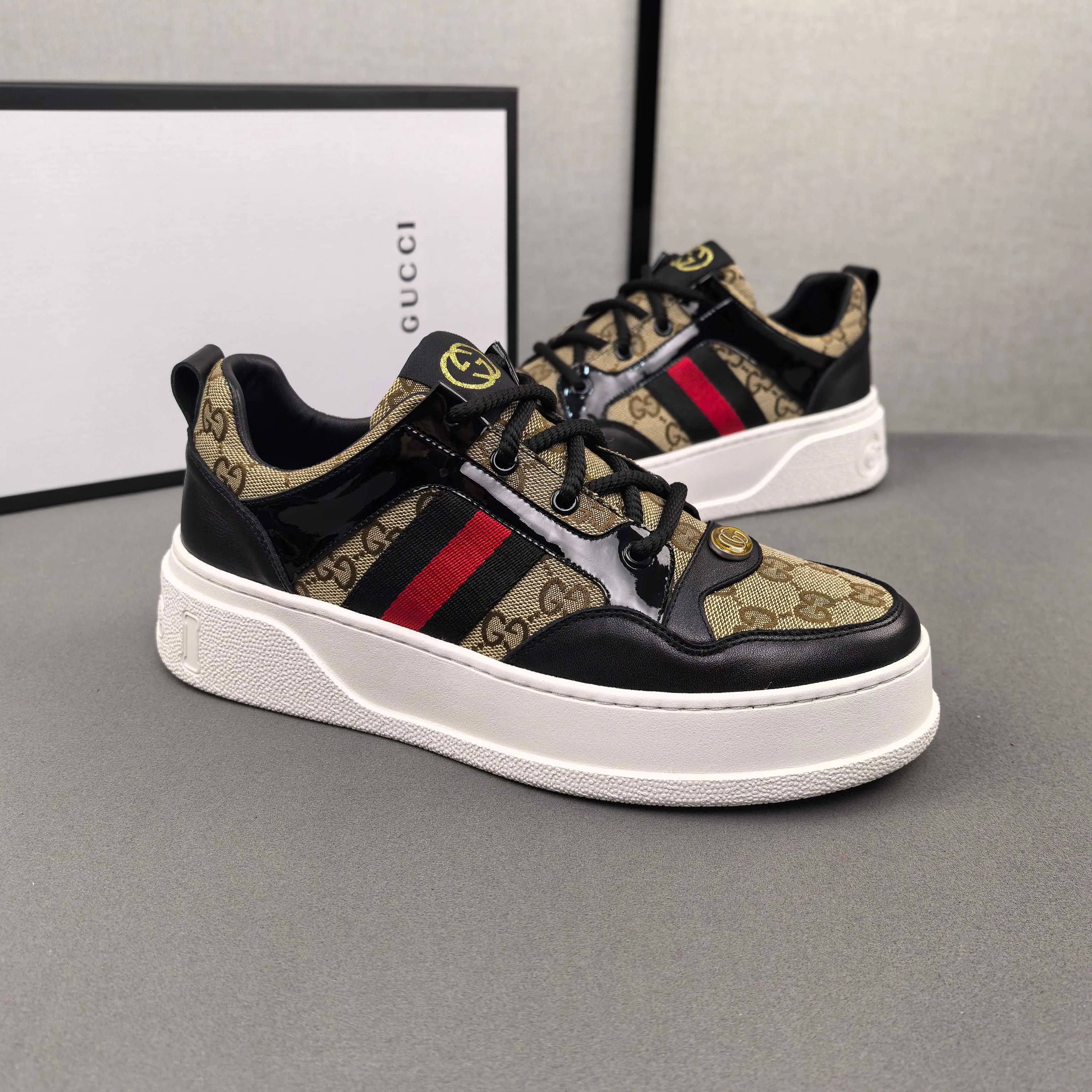 PP440🍒🍒🍒Gucci GUCCI official website latest model🎁classic casual fashion men's shoes👟hot style💥simple and elegant style, exclusive for trendy men. Unique official website latest brand elements👑Gucci original decoration, fashionable and generous, original soft calfskin fabric➕Comfortable soft first-layer pigskin lining ✅The official website specifies wear-resistant casual outsole, the classic model is taken at the counter in real life🎬Color: 2⃣️colors available😍Number 38-44